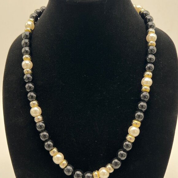 Black & White Beaded Costume Necklace With Alternating Faux Pearls & Gold Accent - Picture 2 of 5